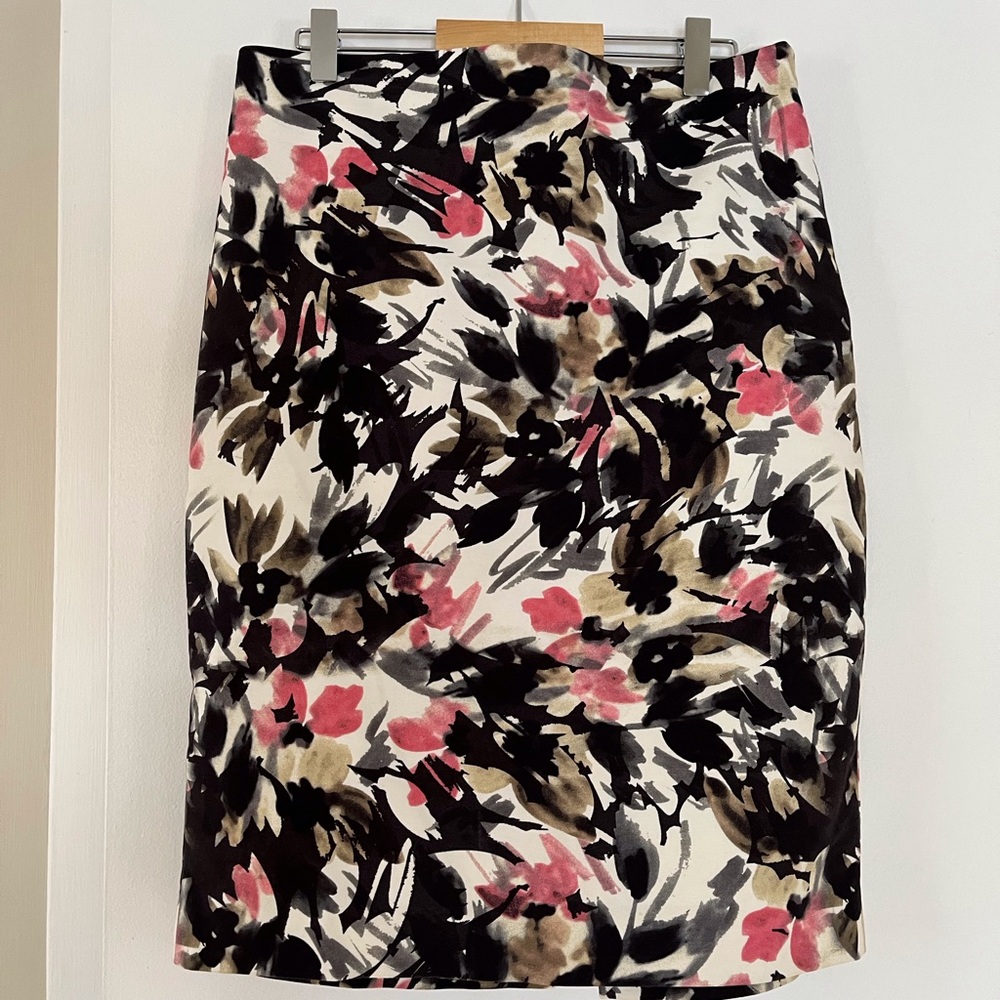 RW&CO. Black and Pink Floral Pencil Skirt
